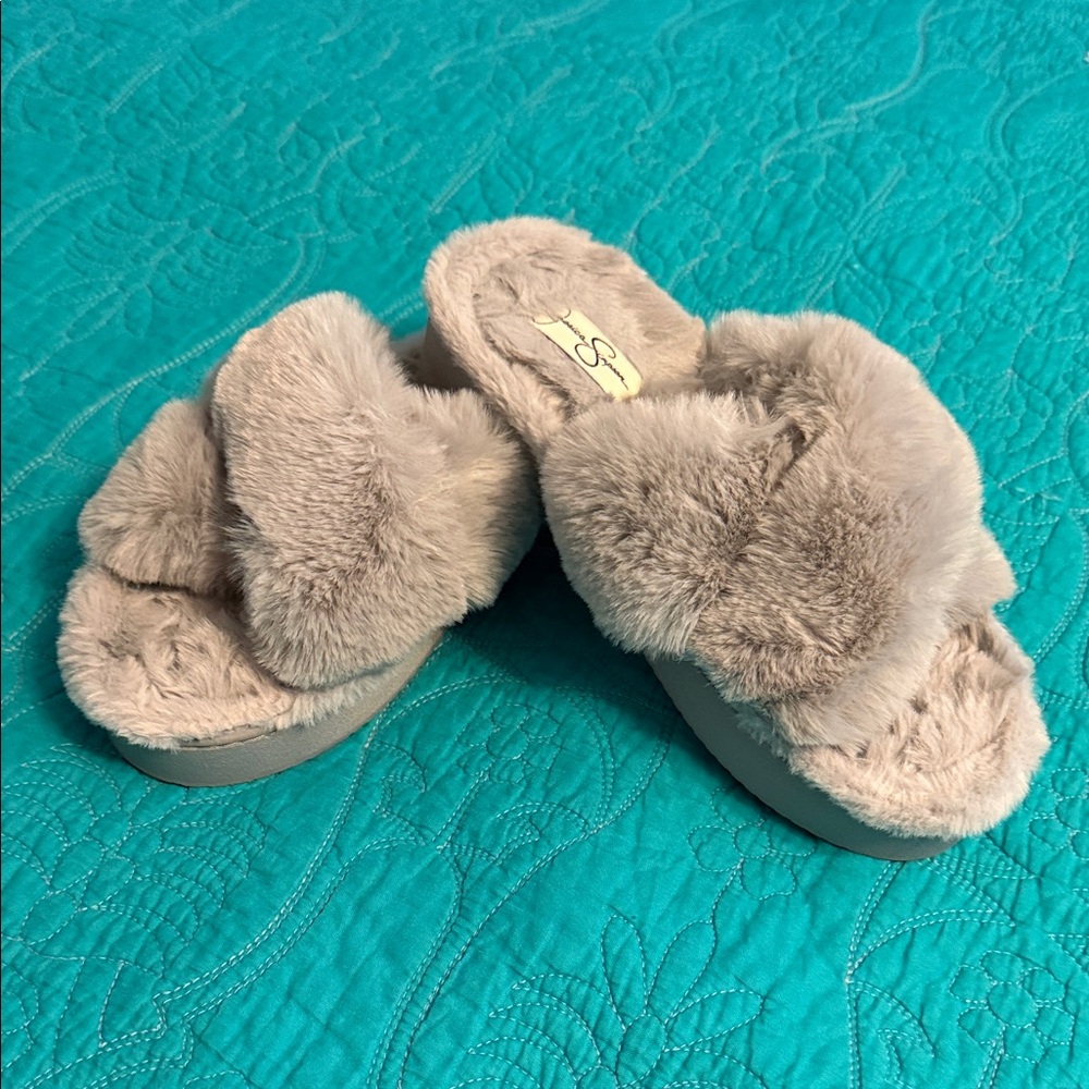 Jessica Simpson Cozy Faux Fur Slippers in Grey